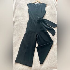 Tahari Elegant Black Sleeveless Jumpsuit with pockets